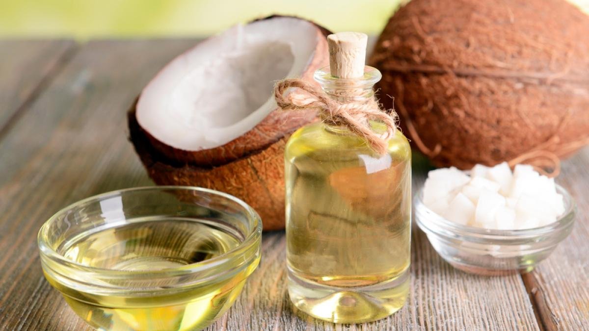 Beneficios de realizar enjuagues con aceite de coco para una boca saludable