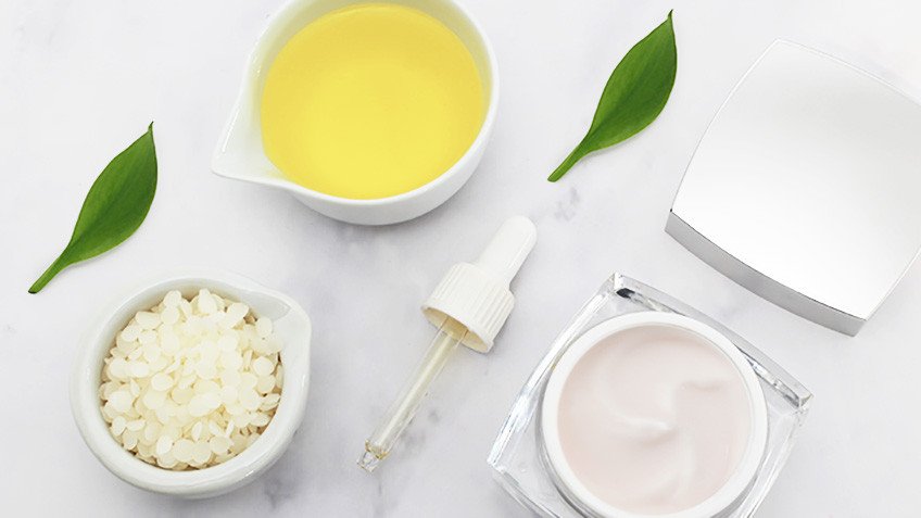 Descubre cómo hacer tus propias cremas caseras para cuidar tu rostro